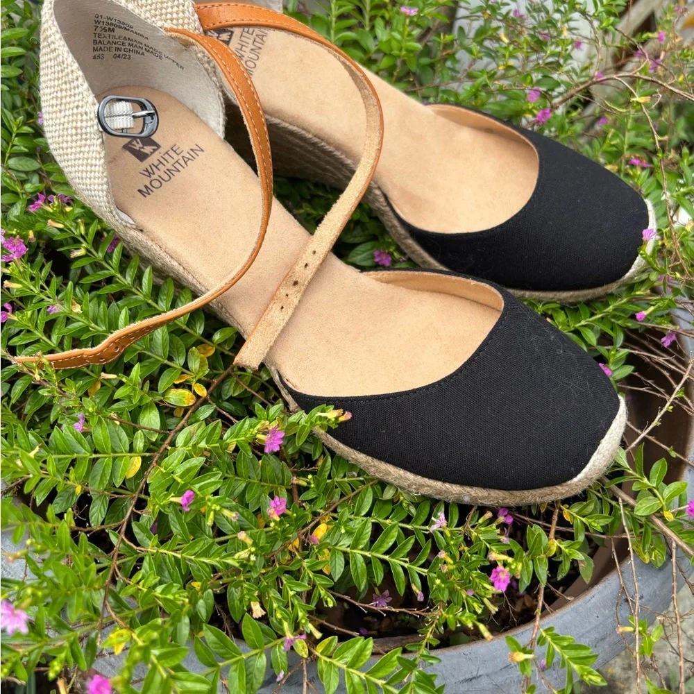 White Mountain Women's Black and Tan Shoes - Picture 7 of 10